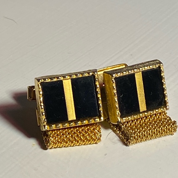Vintage men’s gold with black lacquer square cuff links - Picture 6 of 9